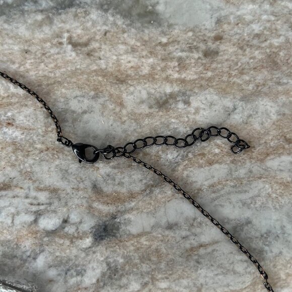 Hair on hide rectangle cow print leather necklace - Picture 5 of 8